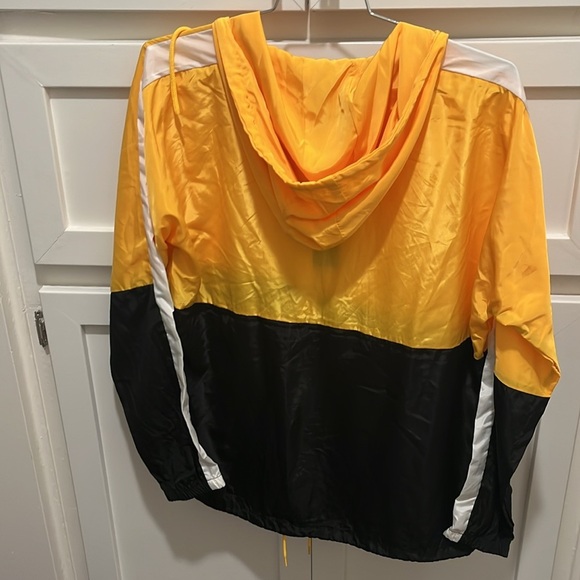 Windbreaker in blk gold and white 💙 - Picture 3 of 4
